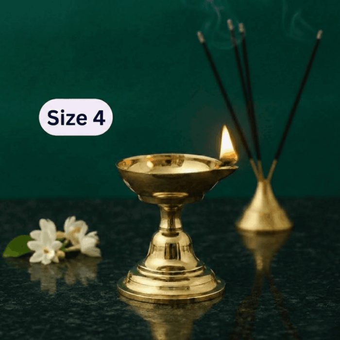 Dasara Brass Panti Single Face with Stand (3.5 Inches, 75ml Oil Capacity) Size No.4 - Brass Diya